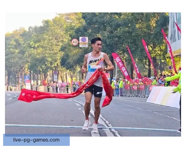 2023年某城市马拉松比赛结果揭晓：冠军诞生，纪录被刷新，全程回顾精彩时刻