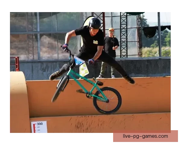 极限运动挑战全球：BMX比赛集结燃爆！