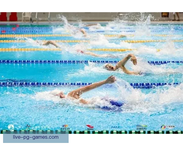 跳水锦标赛：勇者飞跃，水下舞姿闪耀